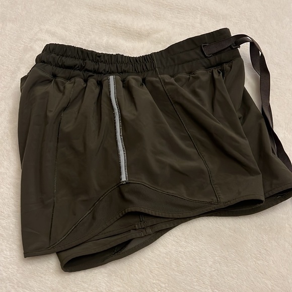 LULULEMON HOTTY HOT SHORTS - Picture 9 of 12
